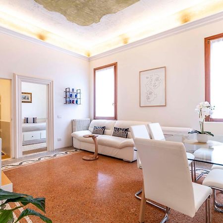 Ca' Pestrin Suite House - San Marco Square เวนิส ภายนอก รูปภาพ