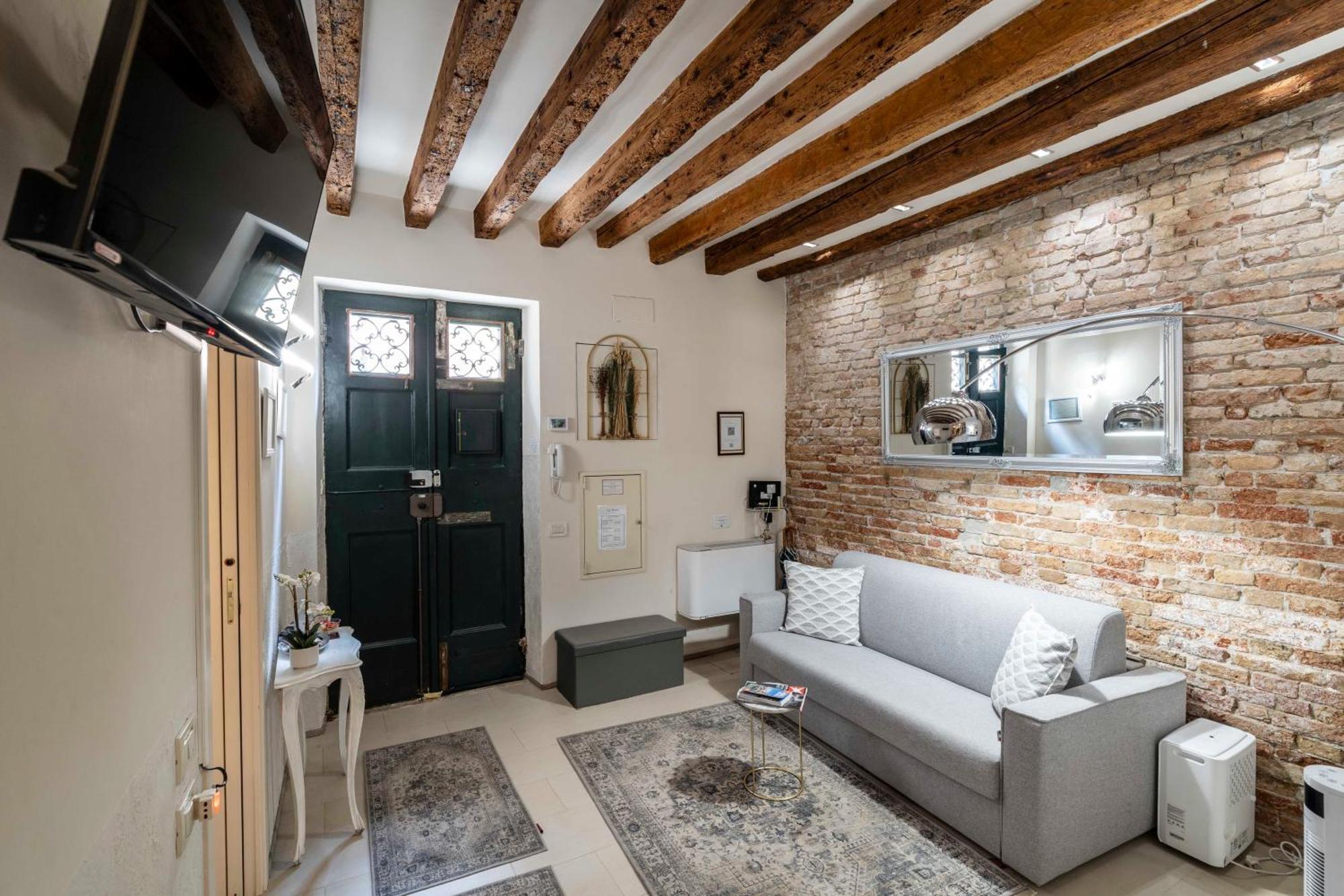 Ca' Pestrin Suite House - San Marco Square เวนิส ภายนอก รูปภาพ